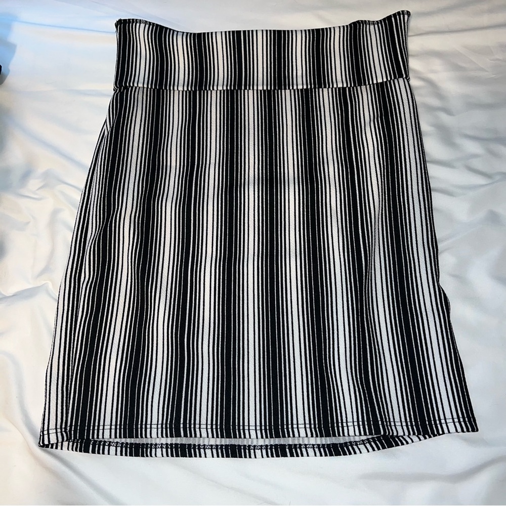 LuLaRoe Women’s Folded Waistband Black & White Stripe Skirt Size M